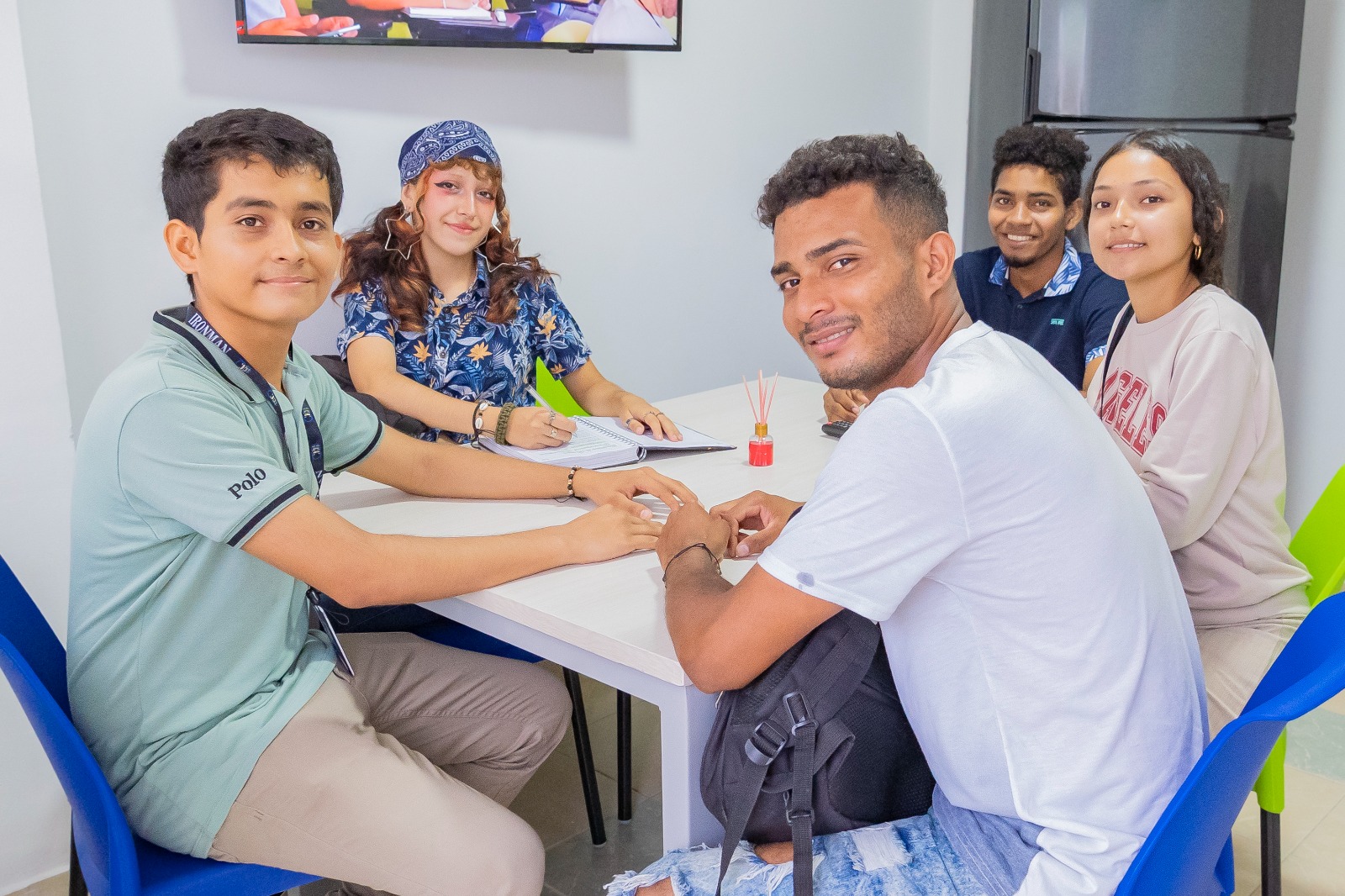 la Institución asumió los costos de operación y mantenimiento, garantizando la gratuidad total del servicio.