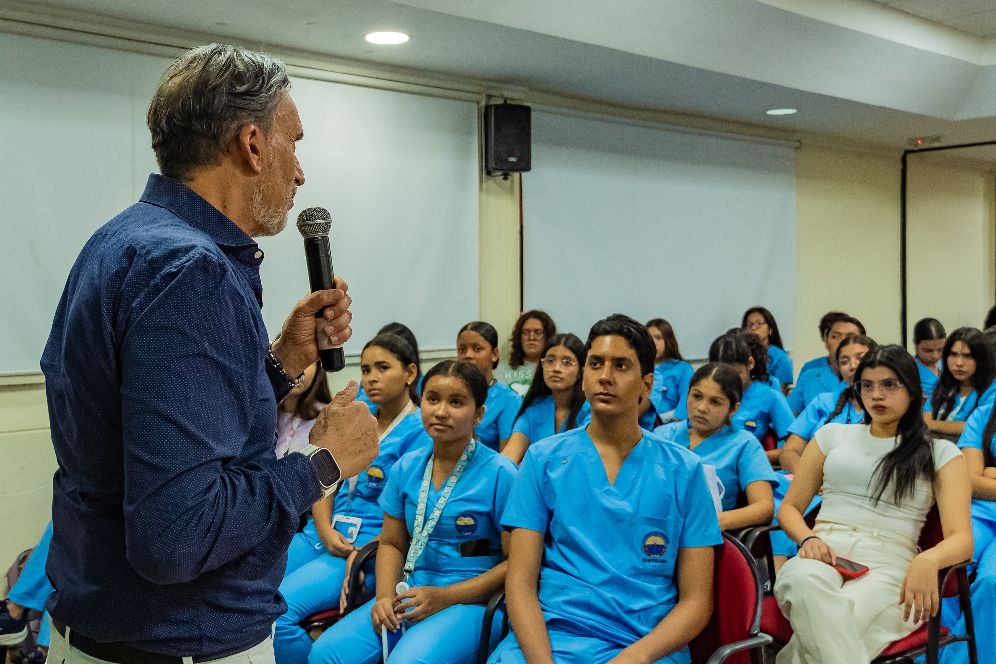 CONFERENCIA.IMPLANTES.ODONTOLOGÍA.5