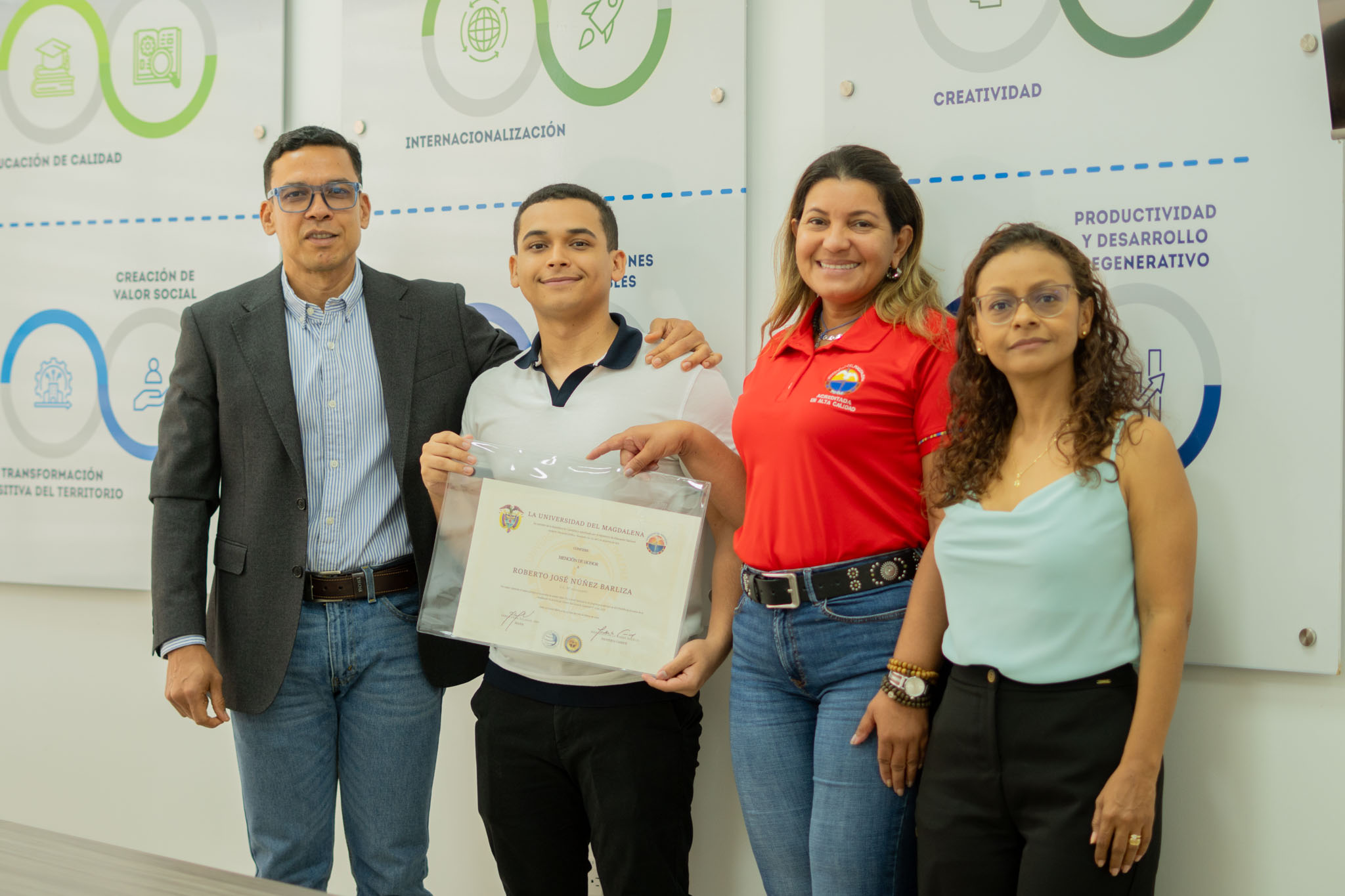 Graduado de UNIMAGDALENA recibe Mención Honorífica Cum Laude por destacado desempeño en Saber Pro