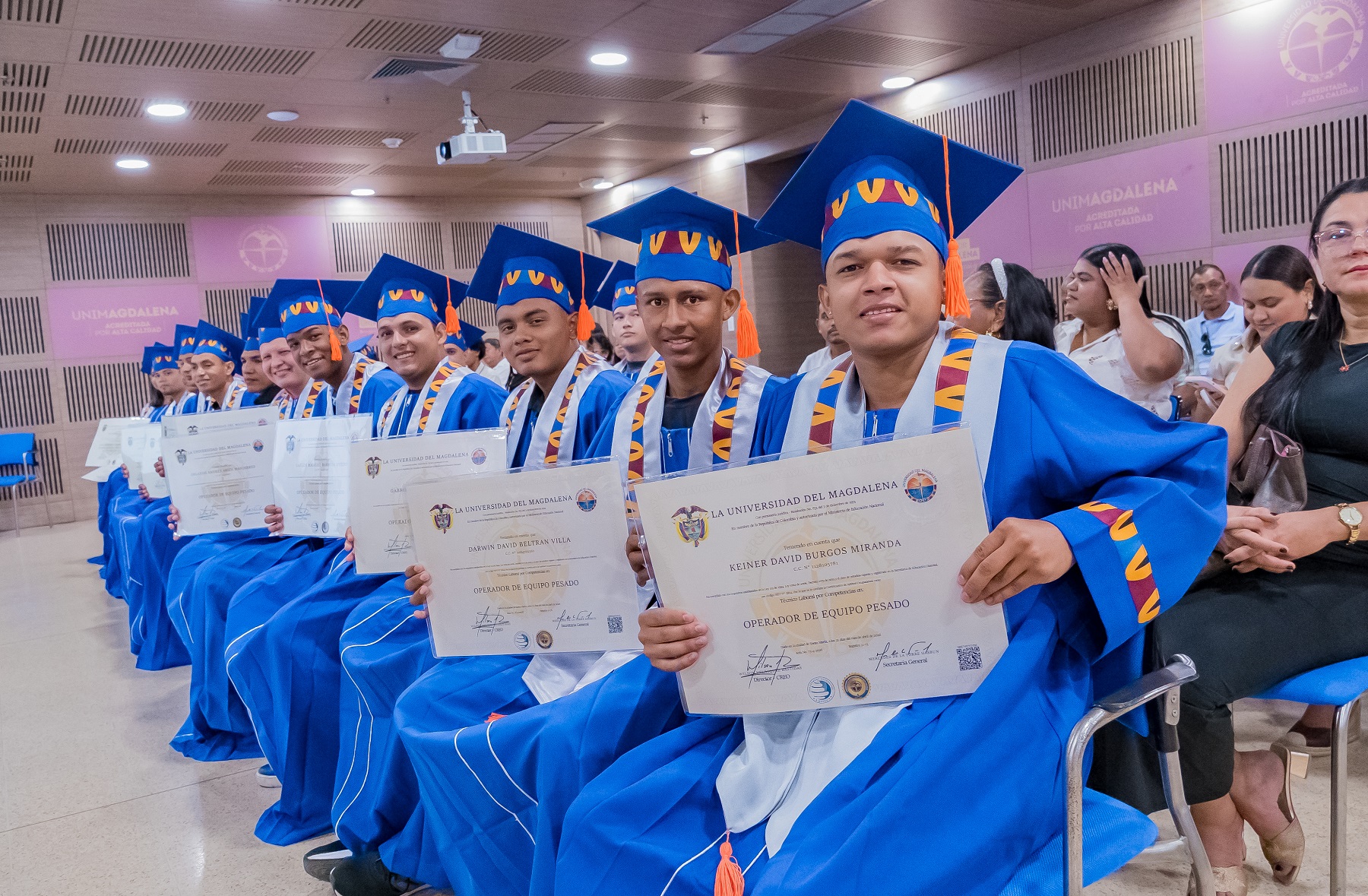 Cada certificación entregada simboliza el esfuerzo, la perseverancia y el impacto de una formación pertinente.