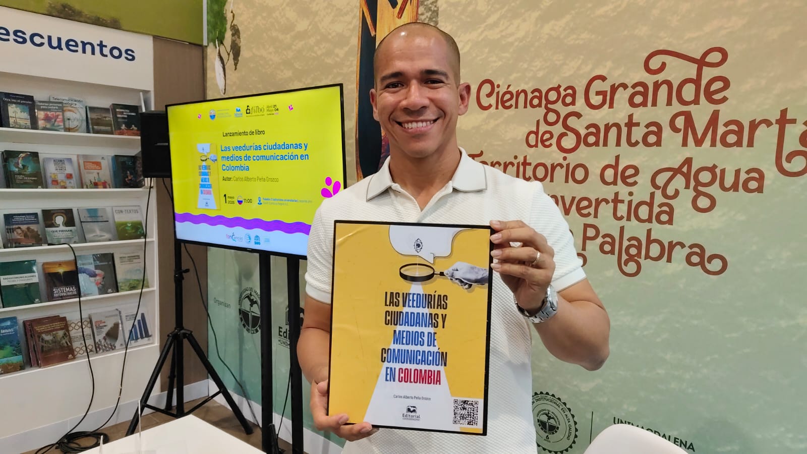 Se presentó el libro "Las veedurías ciudadanas y medios de comunicación en Colombia", del autor Carlos Peña Orozco, docente de la Facultad de Humanida