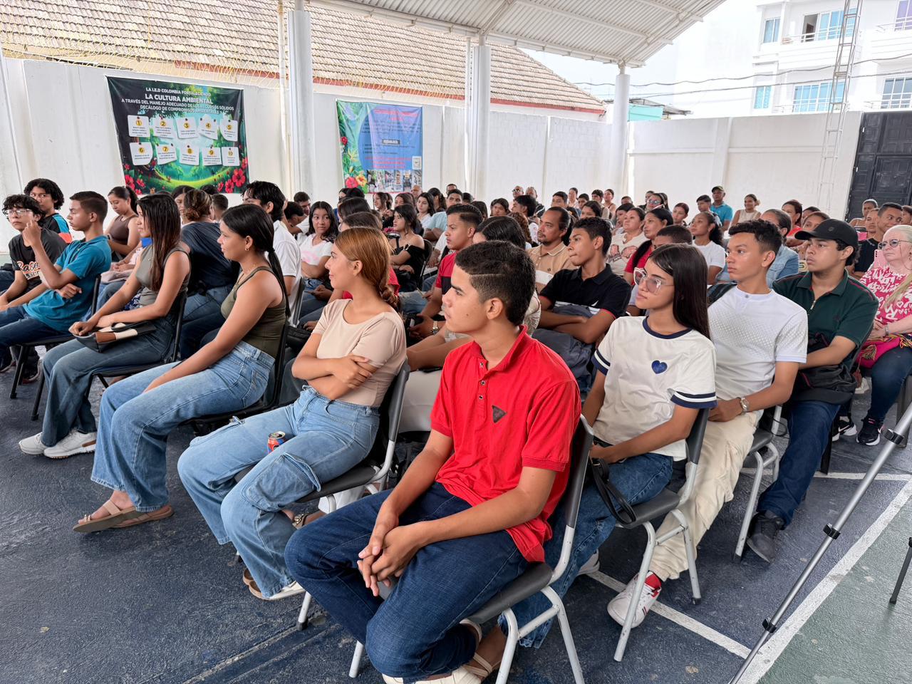 Jóvenes fundanenses cursarán Programas TP en Administración Pública y Seguridad y Salud en el Trabajo mientras culminan el bachillerato.