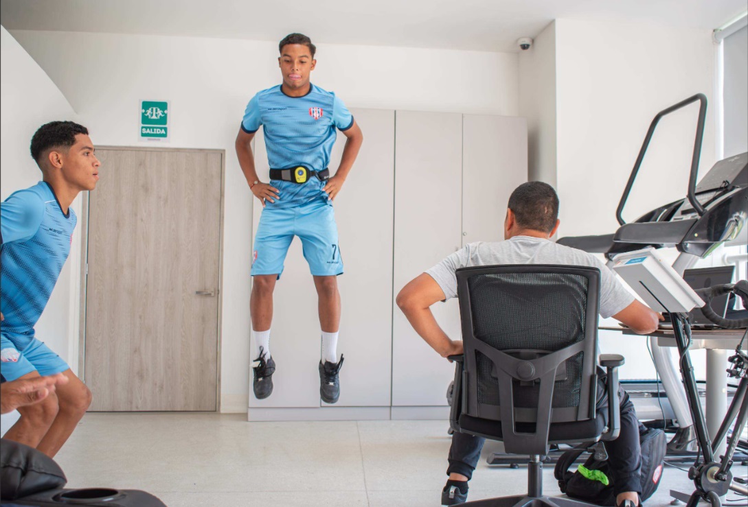 La mente también juega: ciencia y mindfulness para transformar el fútbol juvenil en Santa Marta