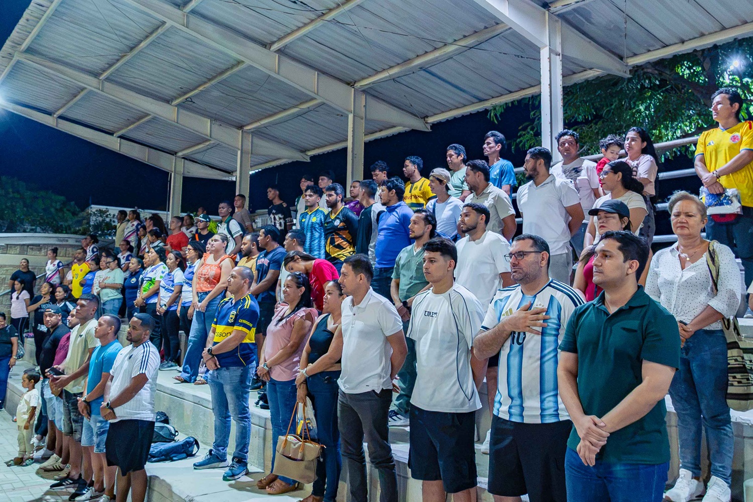 Graduados y sus familiares acompañaron la inauguración del Torneo Antorcha UNIMAGDALENA.