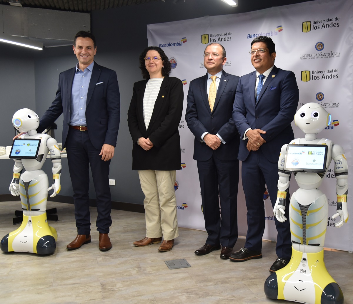 Bancolombia y las universidades de Los Andes, Magdalena y Santo Tomás unen talentos para participar en RoboCup 2019 y acelerar la inteligencia artific