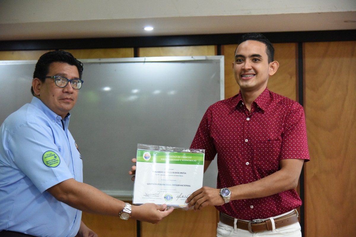 UNIMAGDALENA certificó a 107 estudiantes en diplomados