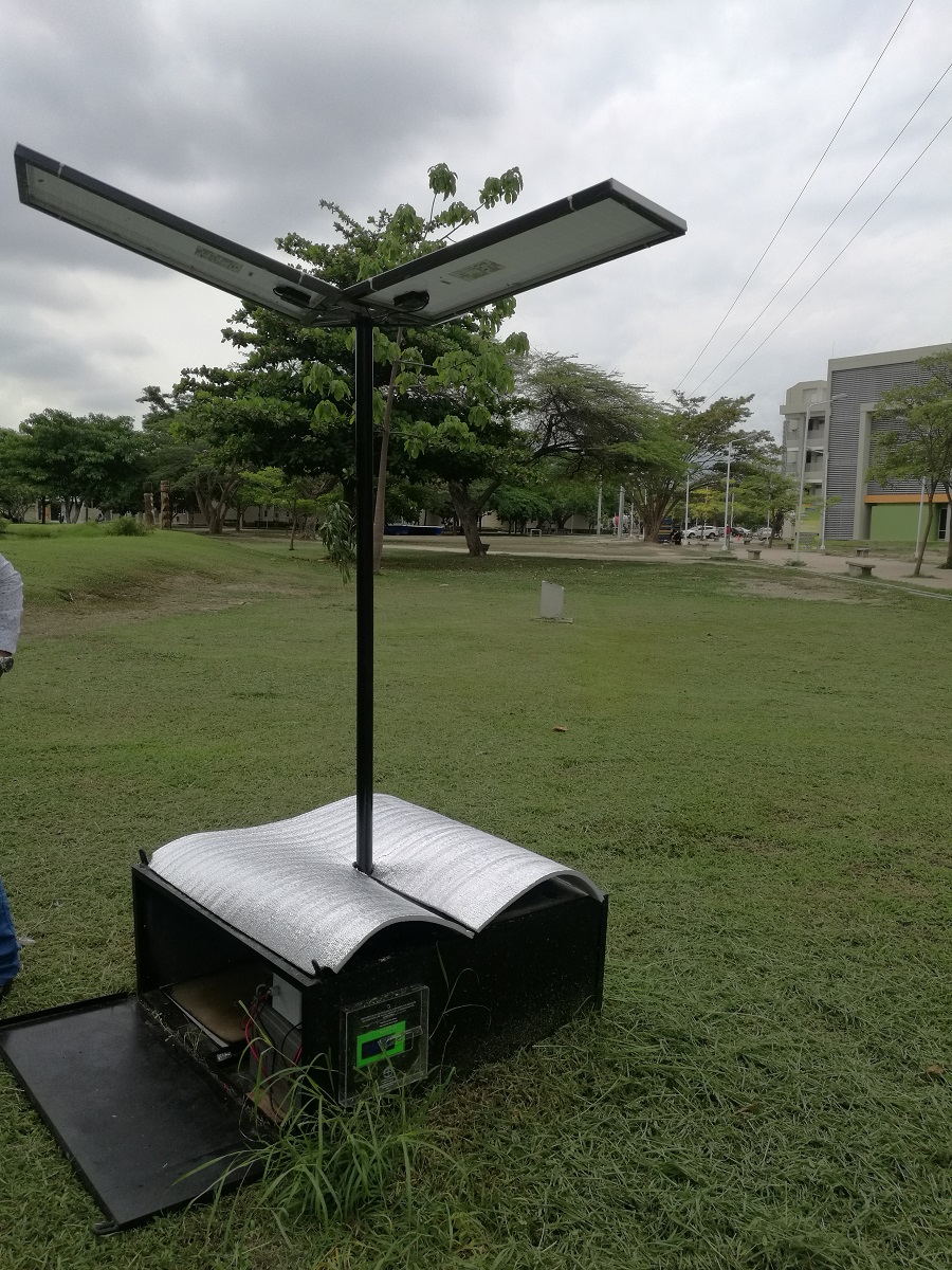 Un carro robot, árbol ecológico con módulos solares y un brazo robótico que juega ajedrez, creaciones de estudiantes de UNIMAGDALENA