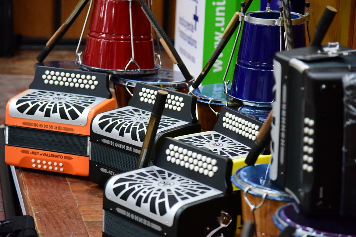 Escuelas culturales del departamento recibieron instrumentos musicales en UNIMAGDALENA
