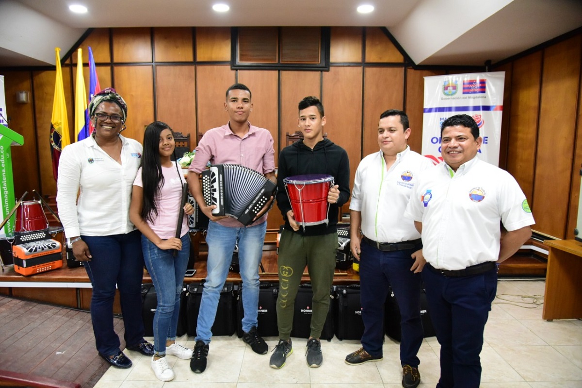 Escuelas culturales del departamento recibieron instrumentos musicales en UNIMAGDALENA