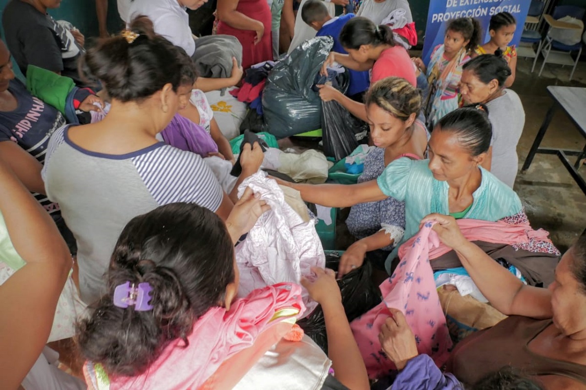 UNIMAGDALENA realizó entrega de ayudas humanitarias a damnificados del en el corregimiento de Río Frío en municipio Zona Bananera