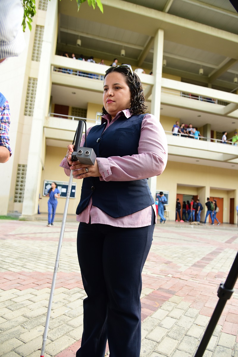 Crean “bastón inteligente” para personas con discapacidad visual