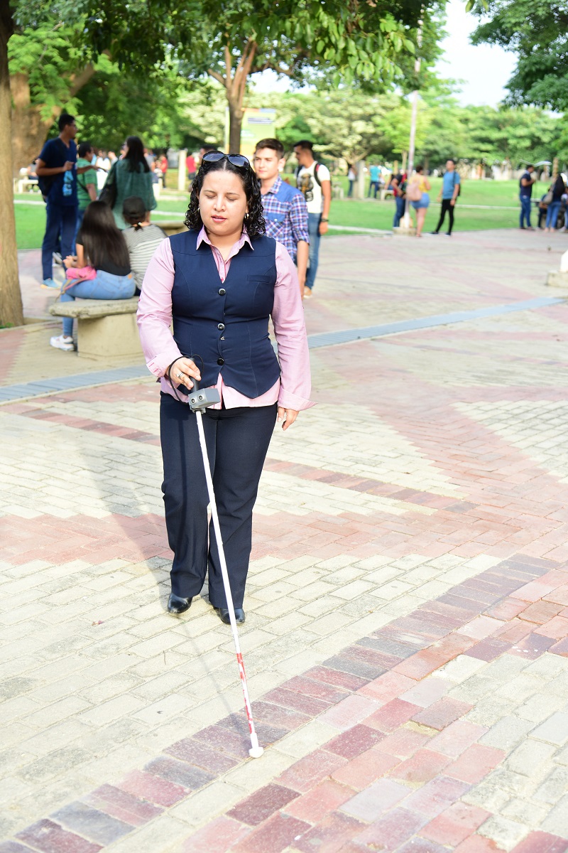 Crean “bastón inteligente” para personas con discapacidad visual