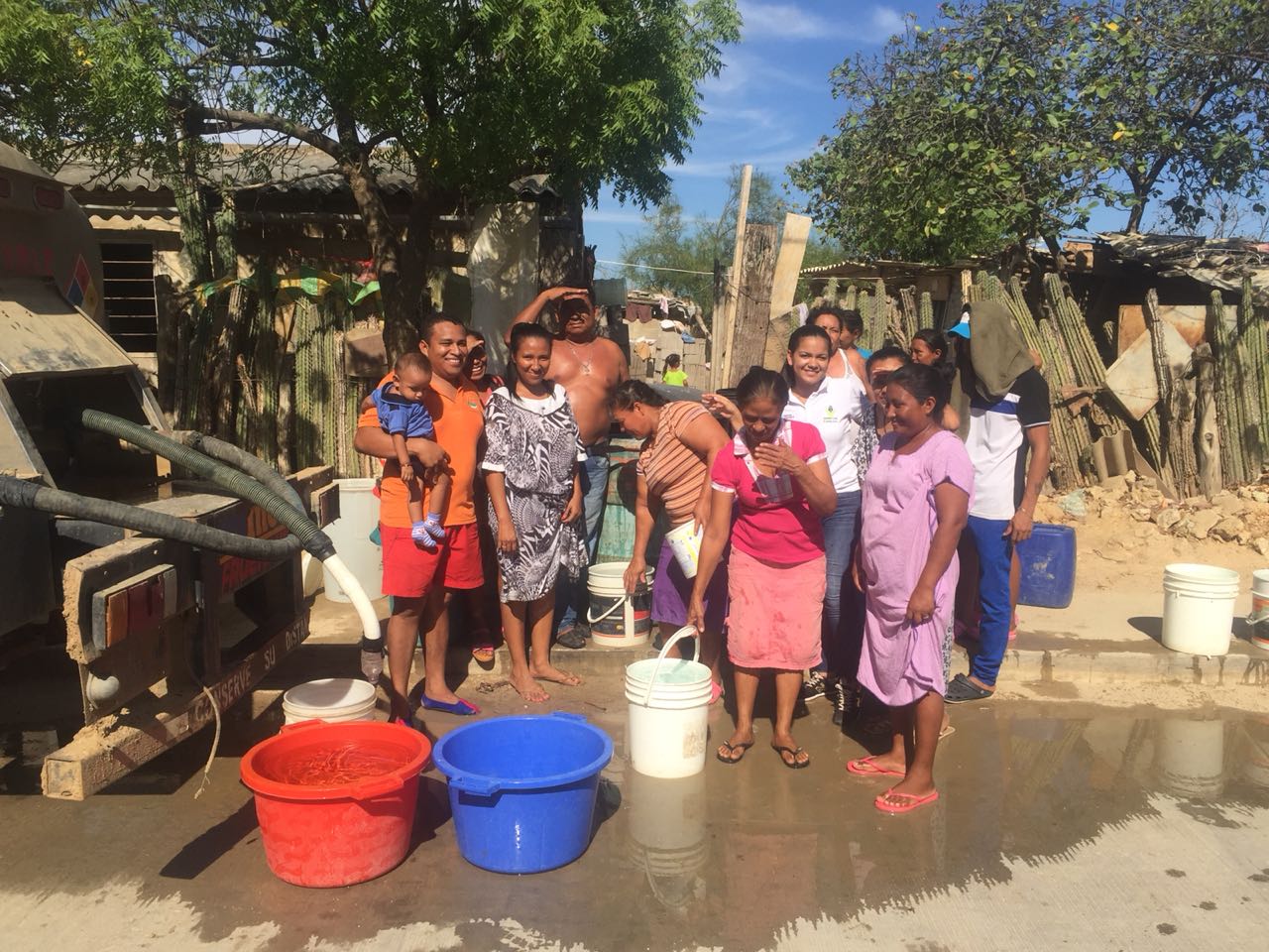 Pobladores de Manaure Guajira, gestión de un carro cisterna.
