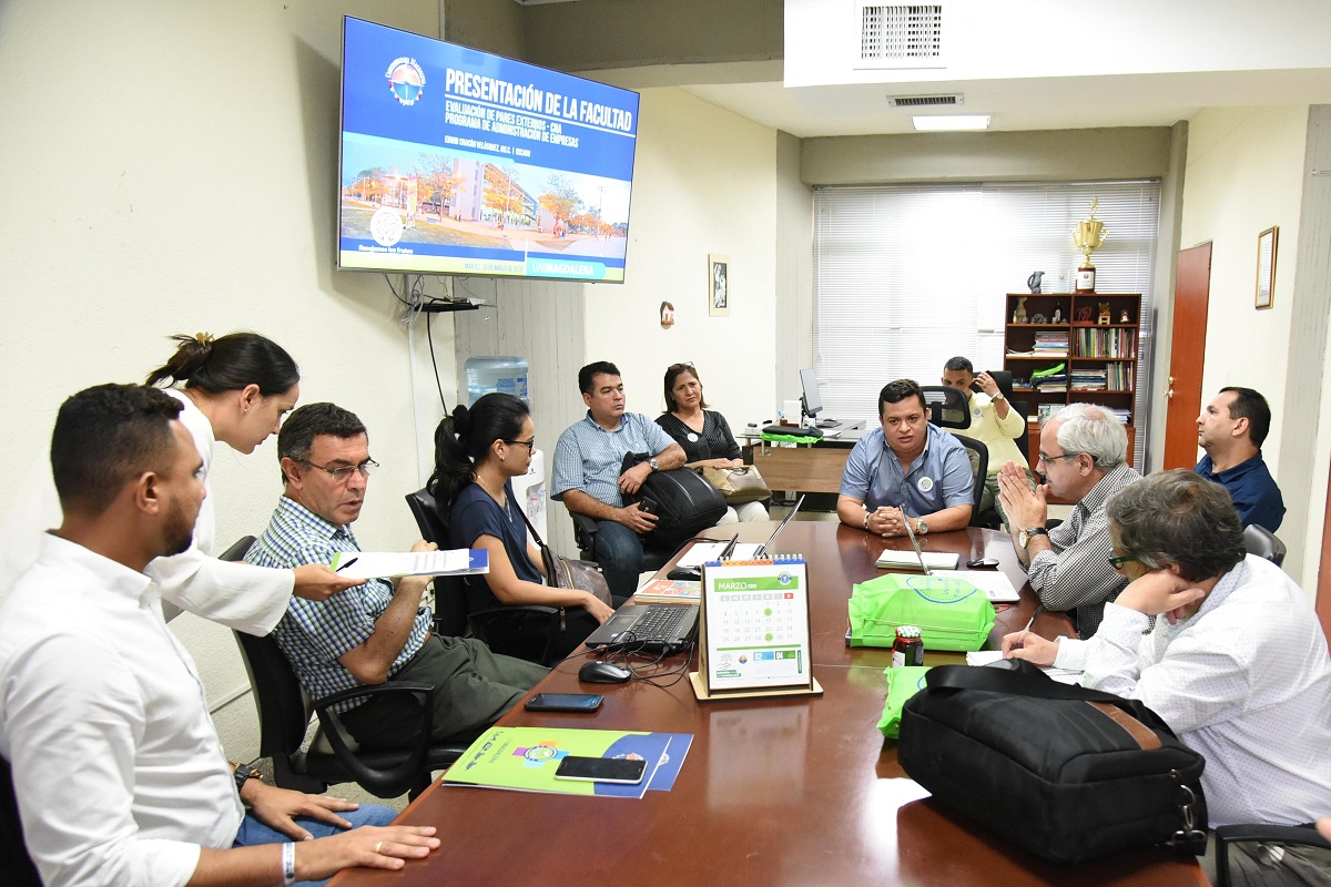 Programa de Administración de Empresas de UNIMAGDALENA renovó Acreditación por alta calidad