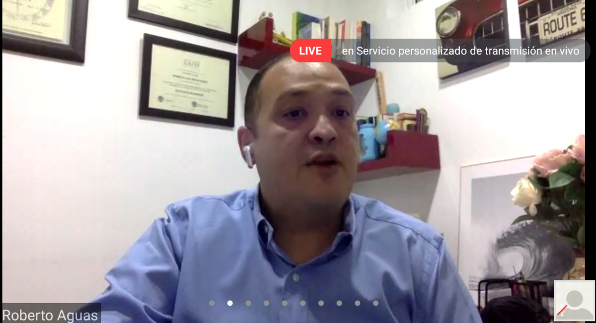 Decano Roberto Aguas