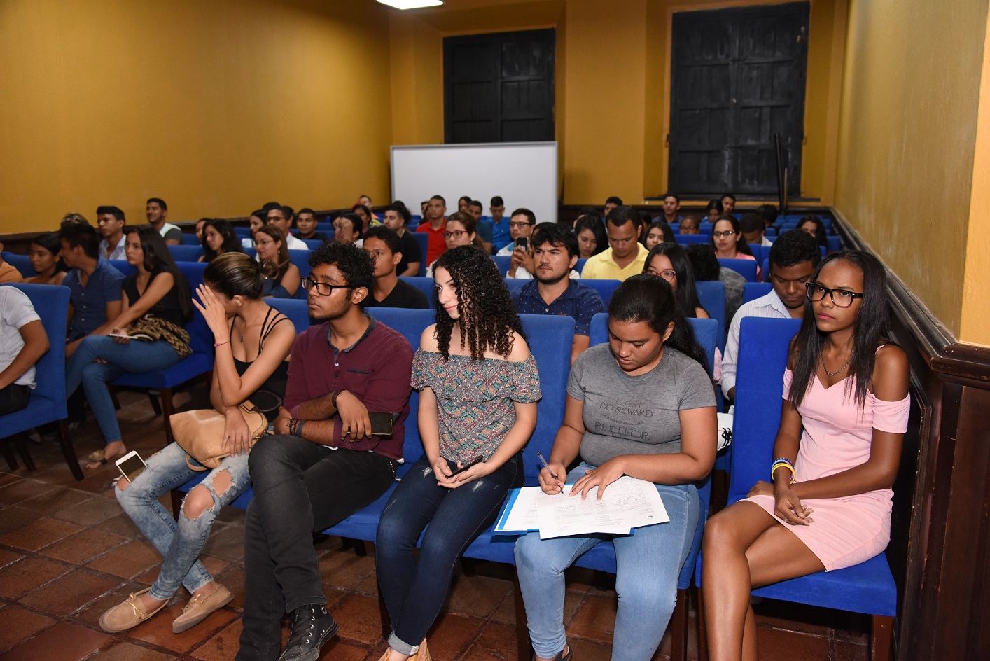 Estudiantes en la Segunda Jornada realizada en el Claustro San Juan Nepomuceno