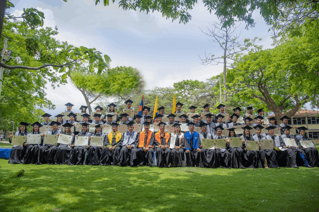 Un grupo de 123 ciudadanos recibieron título por parte de esta Casa de Estudios Superiores en programas de doctorado, maestrías y especialización.