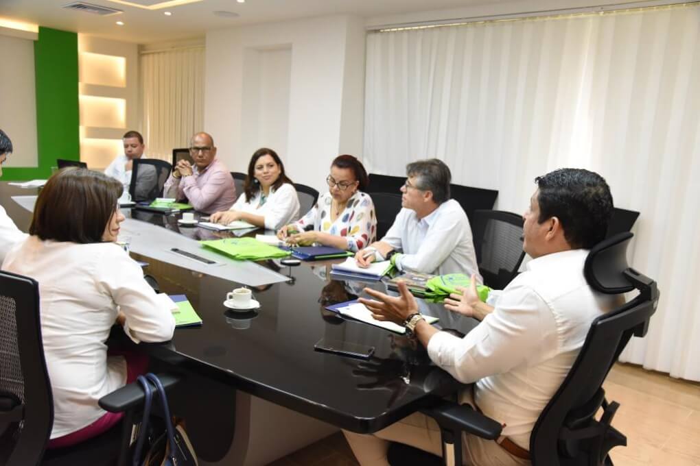 Representantes del Ministerio de Educación Nacional, la doctora en biología Ana Esperanza Franco Molano y el doctor en sistemas agrícolas Heliodoro Arguello Arias, se reunieron con todos las dependencias de la Alma Mater