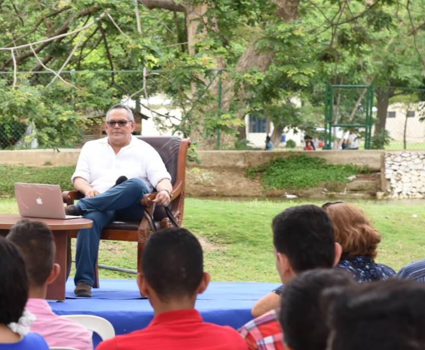 Ariel Castillo Mier, Licenciado en Filología e Idiomas de la Universidad del Atlántico Magister en Letras Iberoamericanas en la Universidad Nacional Autónoma de México y doctor en Letras Hispánicas de El Colegio de México