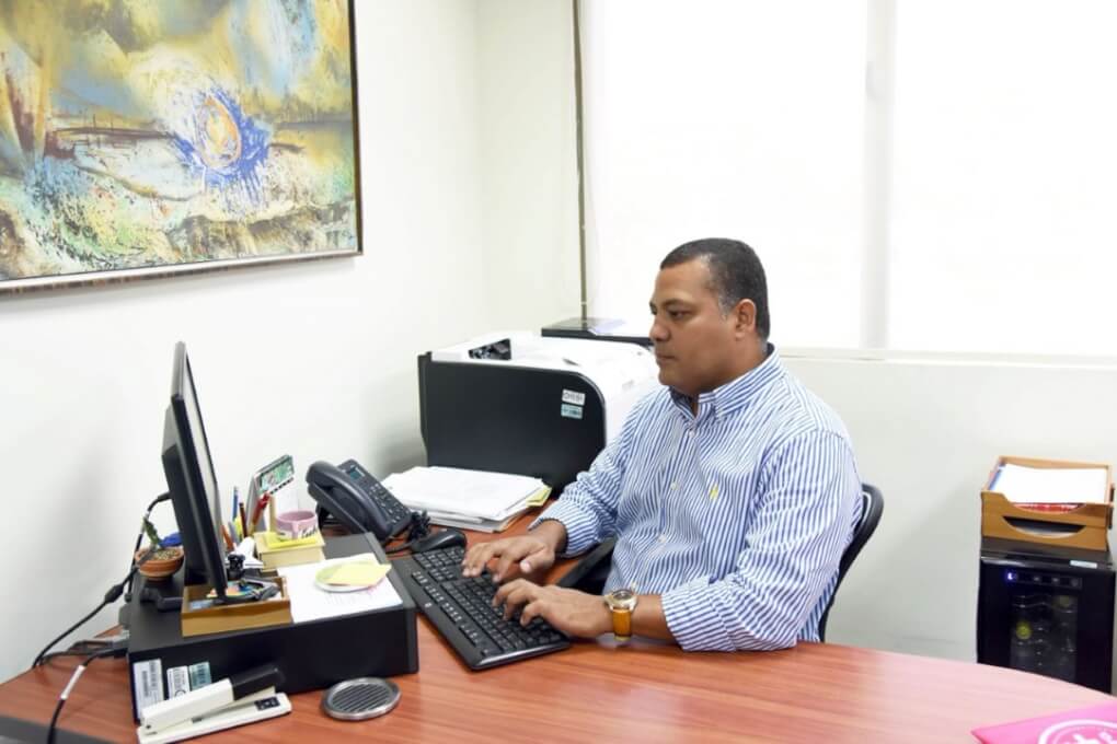 El Comunicador magíster Humberto José Coronel Noguera toma posesión como jefe del Departamento de Estudios Generales e Idiomas.