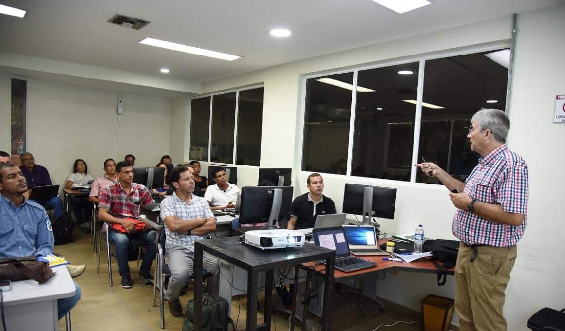 UNIMAGDALENA recibió visita de experto internacional para hablar sobre selectividad de pesca