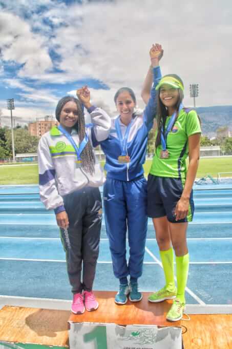 Miladys Yance Escobar, estudiante de sexto semestre del programa de Negocios Internacionales obtuvo la primera medalla en unos Nacionales para Unimagdalena