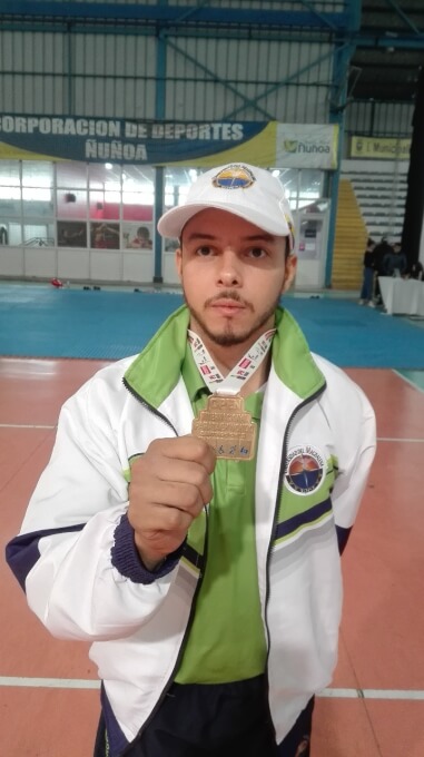 El estudiante de noveno semestre de psicología Juan Camilo Guardiola, obtuvo una medalla de oro en el III Open Internacional de Parataekwondo realizado en la ciudad de Santiago de Chile