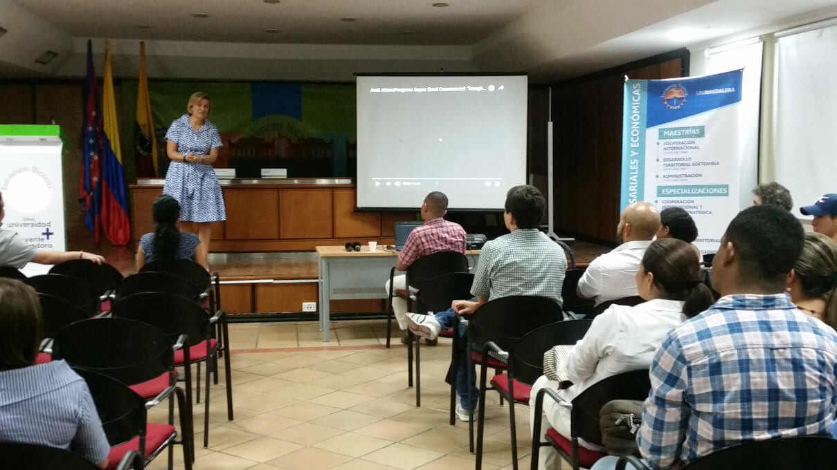 Con el propósito de darle la bienvenida a las personas que iniciarán clases en el período 2019-I en uno de los diferentes programas postgraduales