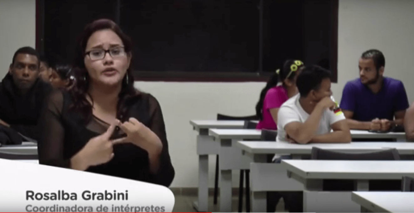 Coordinadora de intérpretes y estudiantes del programa de inclusión