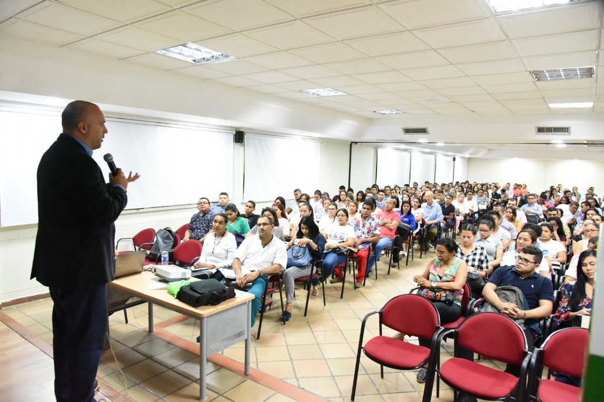 UNIMAGDALENA desarrolla conferencias sobre mercadeo y finanzas