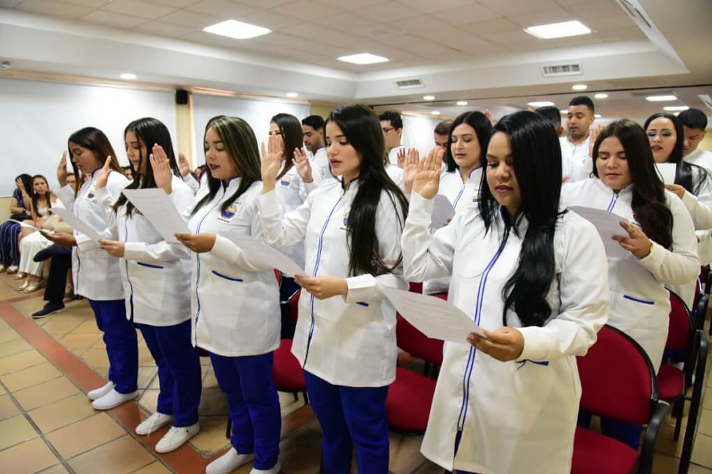 Estudiantes de Odontología de UNIMAGDALENA emprenden a realizar sus prácticas profesionales