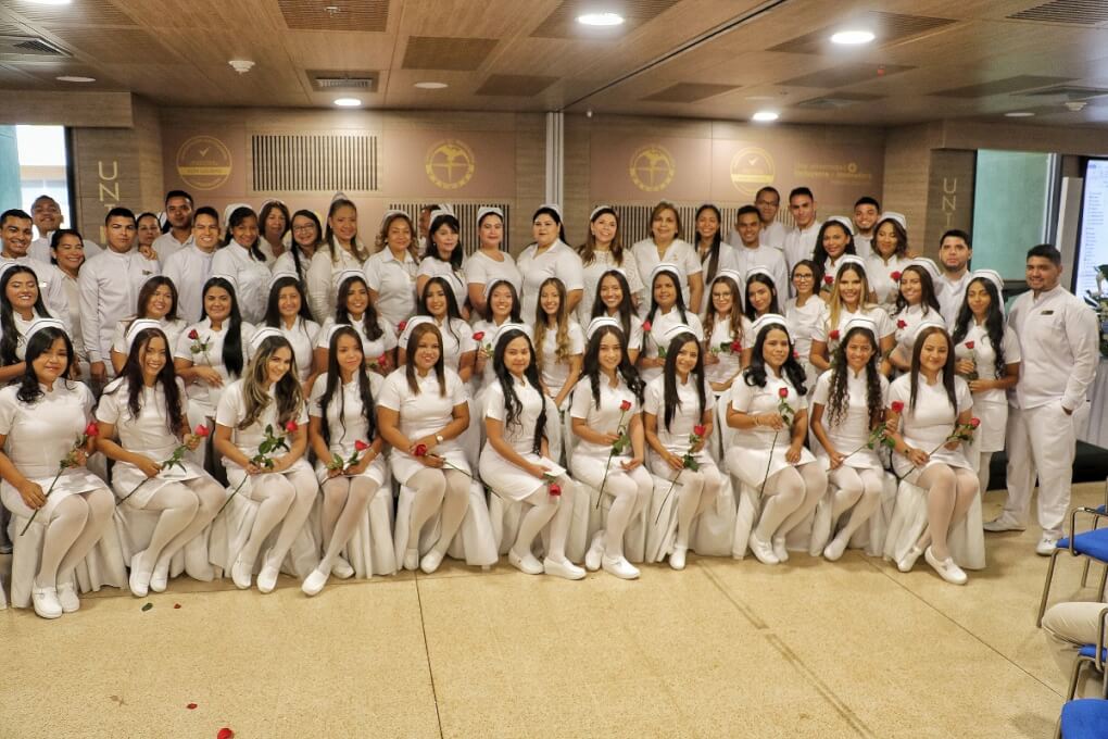 UNIMAGDALENA entregó el símbolo de la luz a estudiantes del Programa de Enfermería