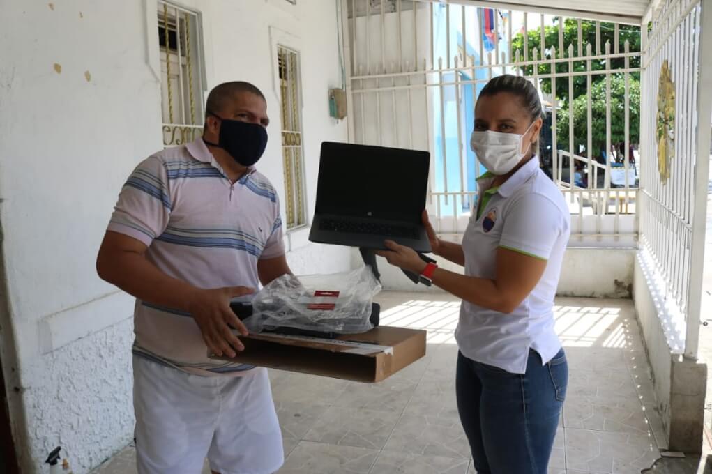 UNIMAGDALENA entregó equipos de cómputo a estudiantes con capacidades diferenciales