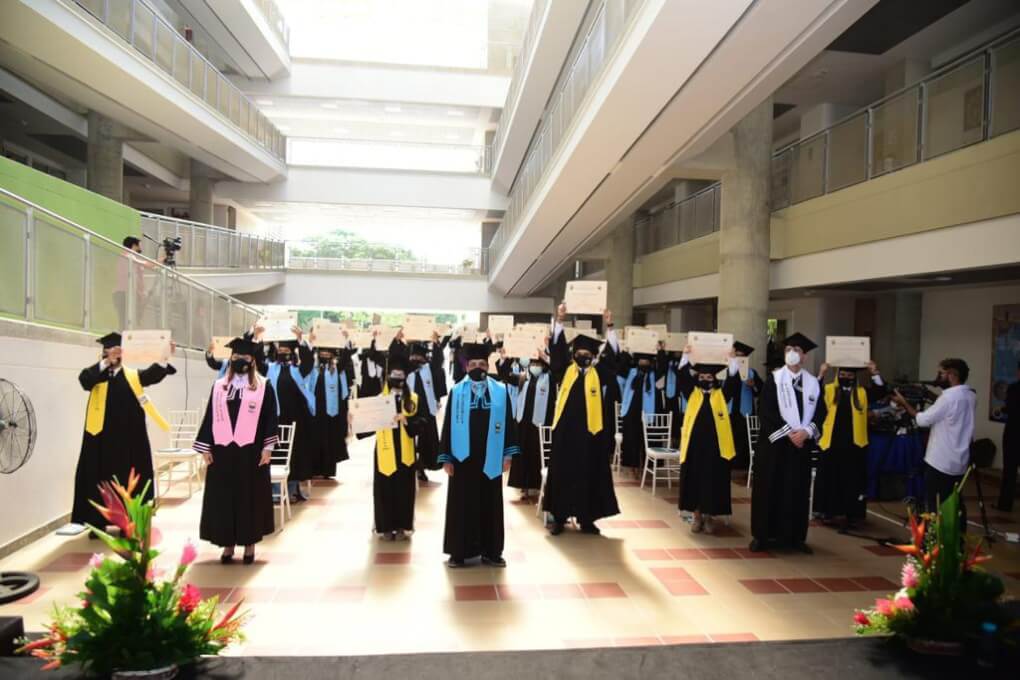 Togas y birretes se tomaron el campus de UNIMAGDALENA