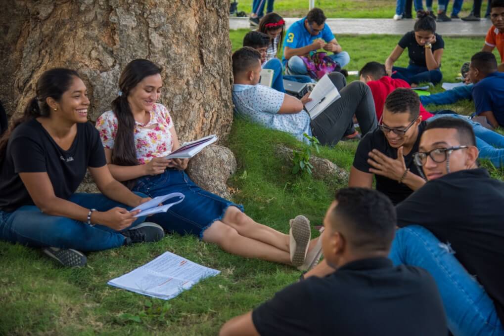 Estudiantes socializan proyectos de diplomados en Pedagogía para Profesionales no Licenciados y Docencia Universitaria