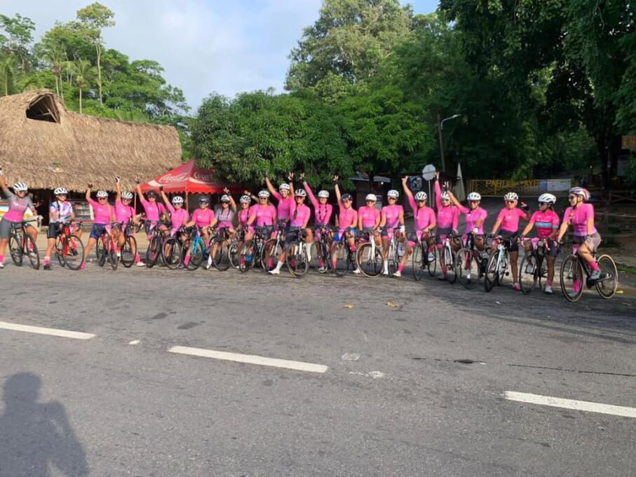 A bordo de bicicletas, UNIMAGDALENA participó en la ‘Rodada Rosa’ contra el cáncer de mama