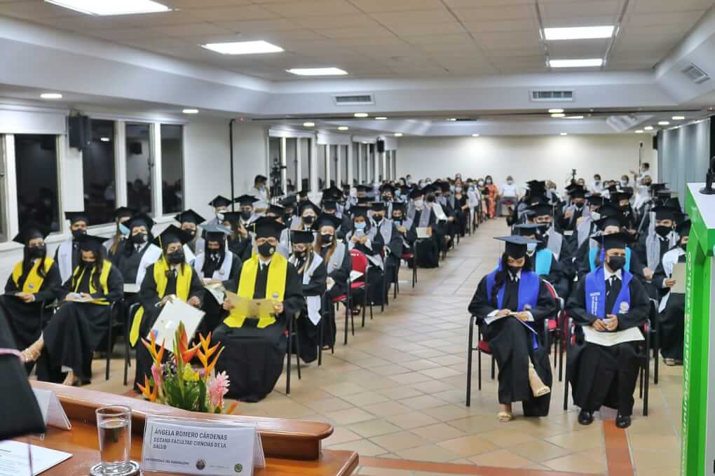 La Alma Mater formó a un grupo de profesionales a través de 17 postgrados ofertados en seis facultades. Sus diplomas certifican la cualificación de alta calidad para generar conocimiento científico y potenciar el desarrollo del territorio.