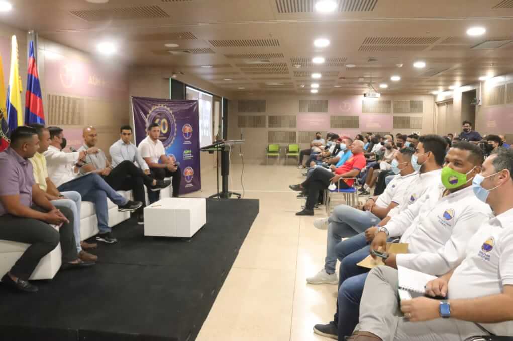 Expertos disertaron en UNIMAGDALENA sobre aplicación de las ciencias de la salud en el deporte