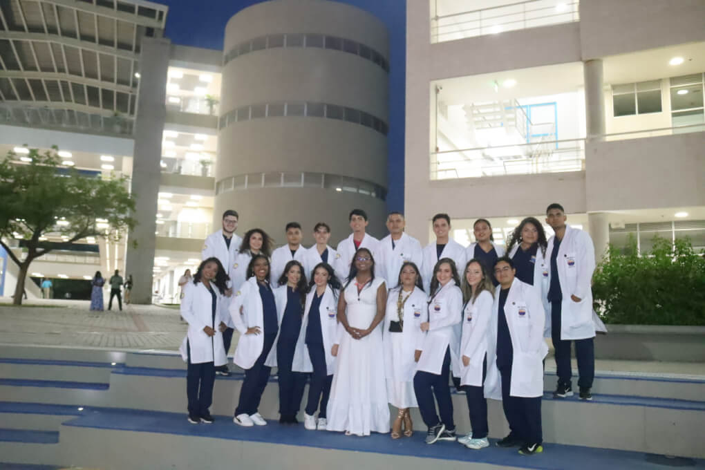 UNIMAGDALENA entrega batas blancas a 19 estudiantes de Medicina