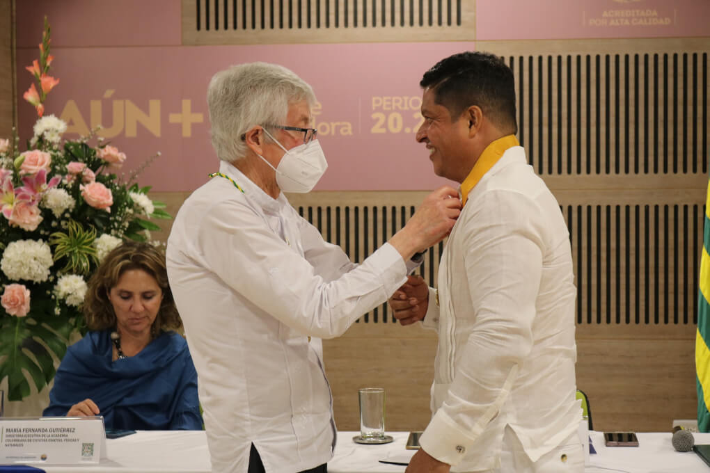 ‘Esta medalla la llevo en el pecho en nombre de la Universidad’: Pablo Vera tras máxima condecoración de la Academia Colombiana de Ciencias