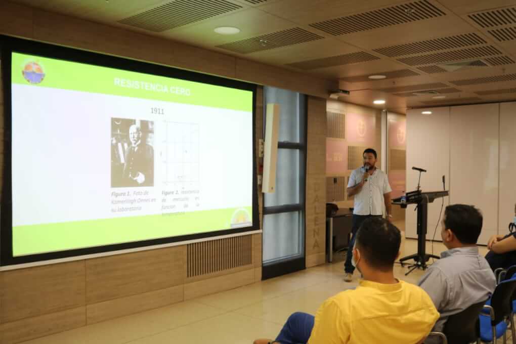 Foto 1. El principal propósito de esta jornada, generar un espacio para motivar a los estudiantes hacia la investigación en física.