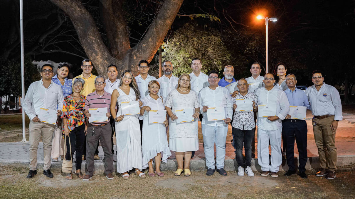 Los docentes del Programa de Contaduría Pública fueron exaltados por su contribución al crecimiento integral de los nuevos profesionales.