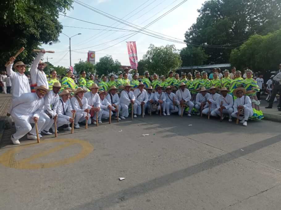 Cerca de 50 funcionarios de la Institución hicieron parte de la comparsa de UNIMAGDALENA en el desfile de las piloneras.
