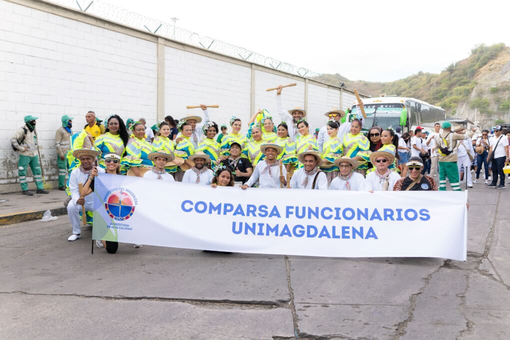 La comparsa está integrada por docentes, administrativos, directivos y funcionarios de la Alma Mater.