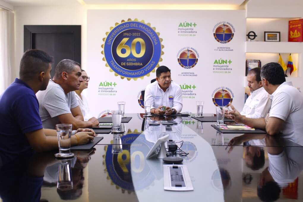 El Doctor Pablo Vera Salazar, rector de la Alma Mater, recibió a los funcionarios de la Defensoría, explicándoles el trabajo de inclusión e innovación que se viene adelantando en la Institución en los distintos ámbitos, especialmente en el deporte.