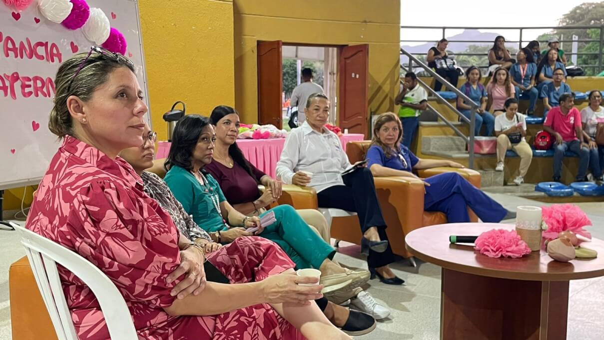 El conversatorio contó con la participación de la doctora Ángela Romero Cárdenas, decana de la Facultad de Ciencias de la Salud, la médica Lilian Macías Lara, presidenta de la Sociedad Colombiana de Pediatría regional Magdalena.