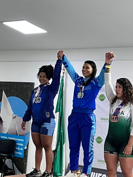 Shirlenis Paola Plazas González, obtuvo las preseas en las modalidades de arranque, envión y en la sumatoria total.