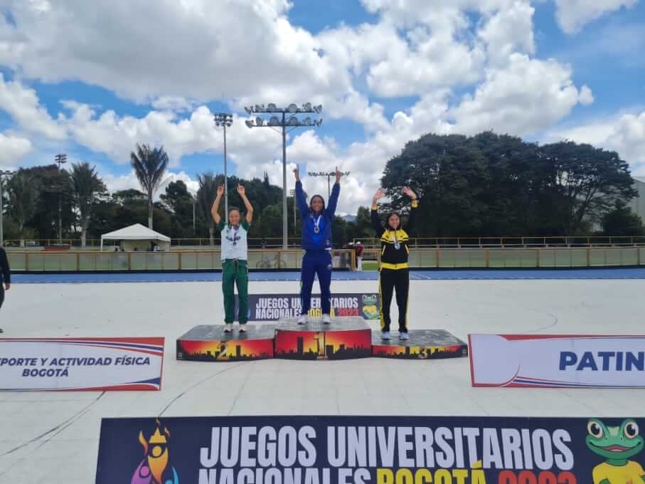 La primera presea dorada para María Fernanda Timms, fue en la prueba de los 200 metros meta contra meta, estableciendo un record nacional en estos juegos.