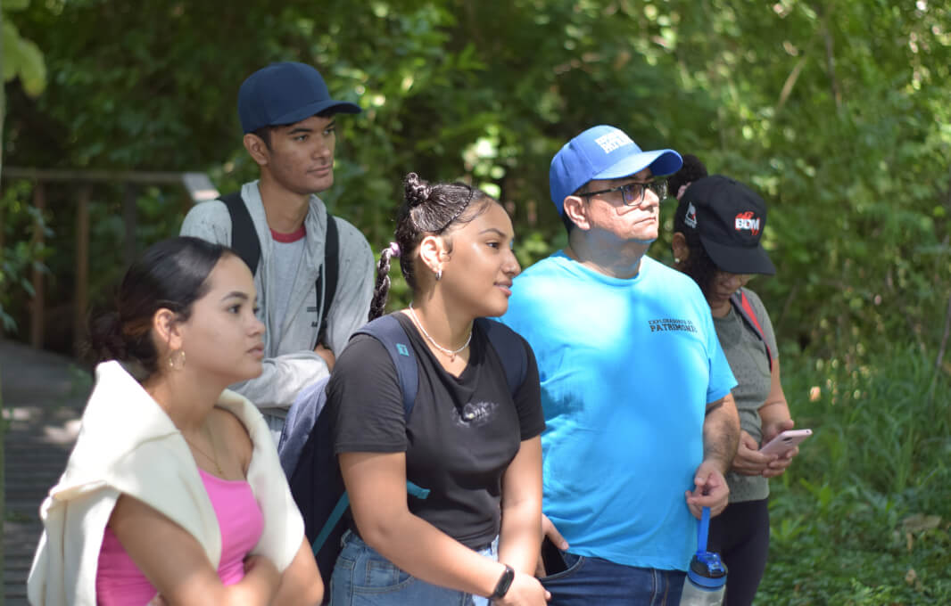 Estudiantes y docentes conocen la fauna y flora y del Bosque seco Unimagdalena