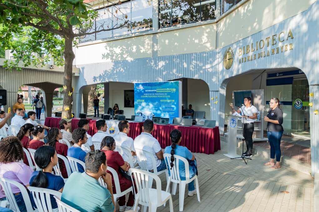 El rector Pablo Vera Salazar destaca la importancia de la inclusión y la accesibilidad tecnológica.